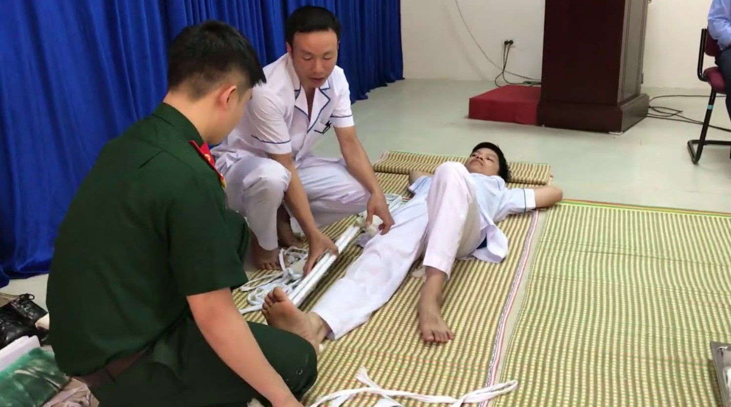 Sơ cứu gãy xương cẳng chân
