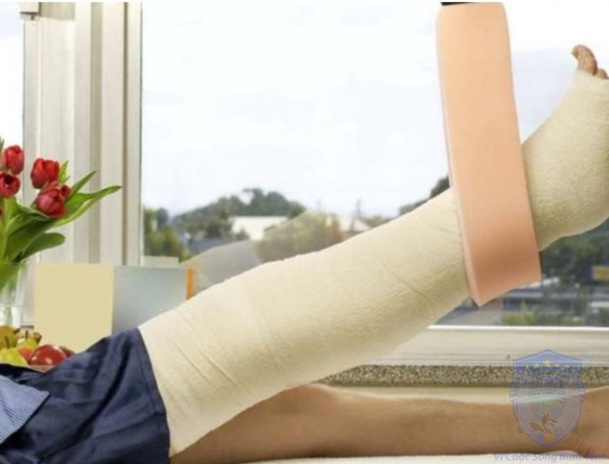 Kê cao vết thương để máu không bị ứ đọng