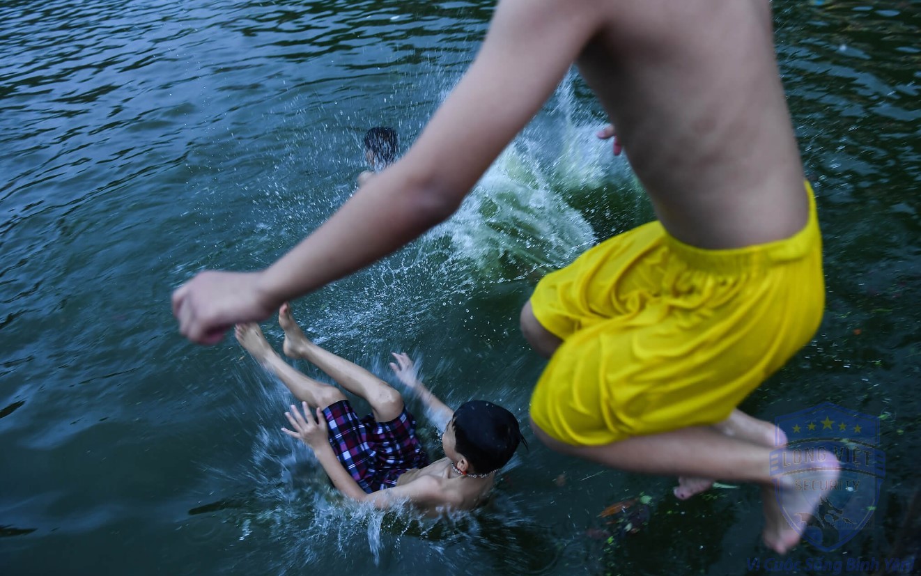 Những yếu tố gây nguy cơ ngạt nước và cách phòng tránh
