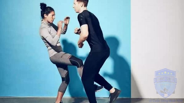 Tấn công vào vùng yếu của đối phương